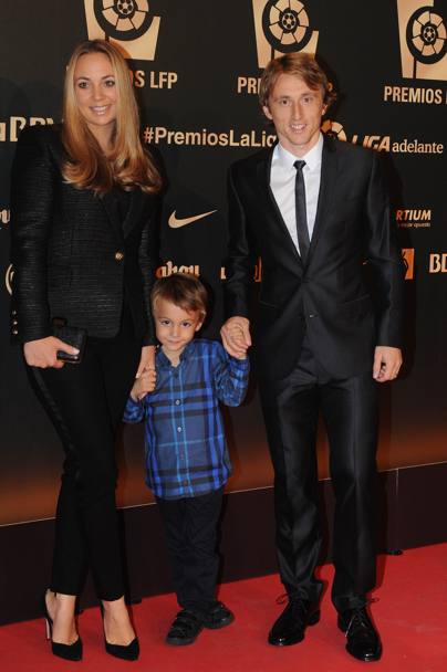 Il madrilista Luka Modric con la famiglia (Olycom)